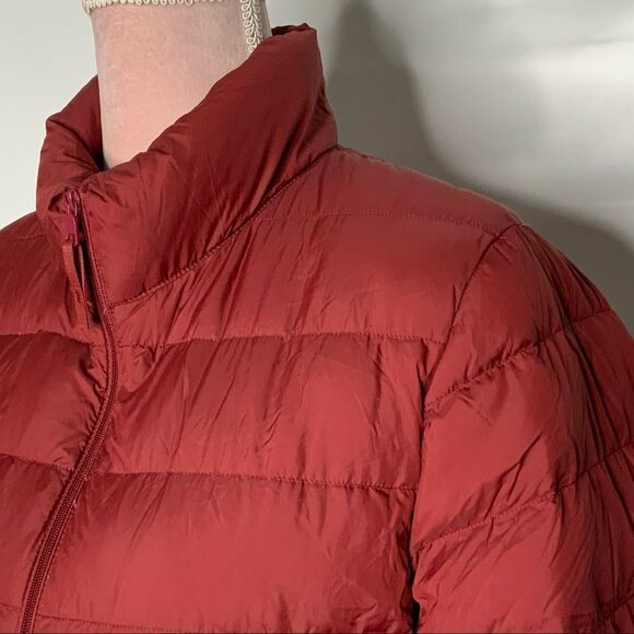 𝅺UNIQLO down lightweight‎ jacket. - Picture 4 of 10